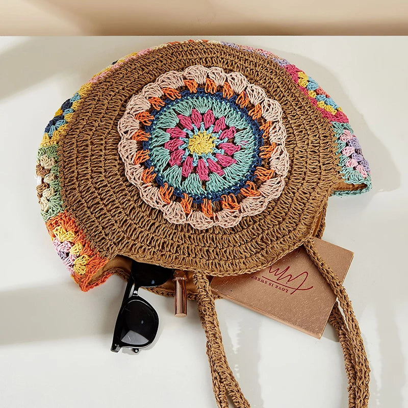 Round straw shoulder bag