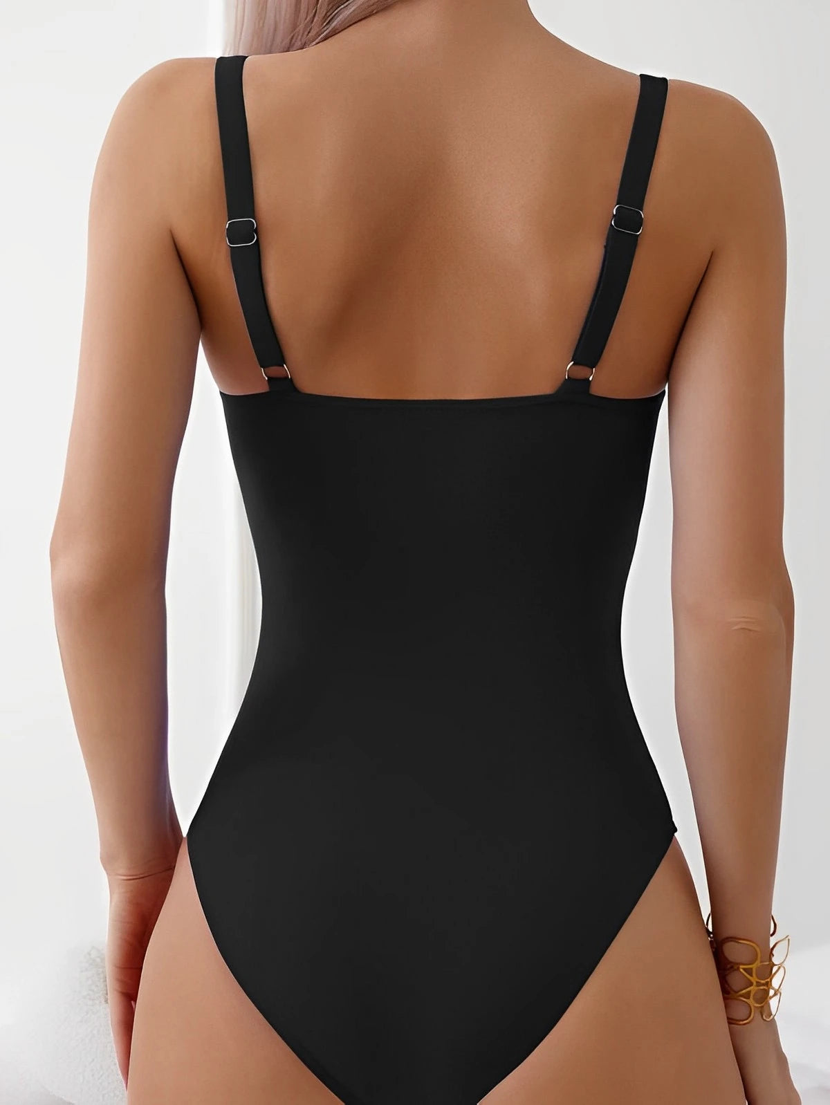 Maillot de bain une pièce col V